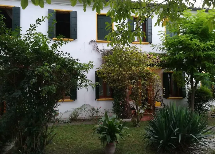Garden Hotel 3*